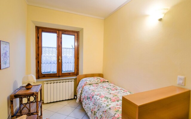 Luxurious Holiday Home in Lamporecchio With Pool