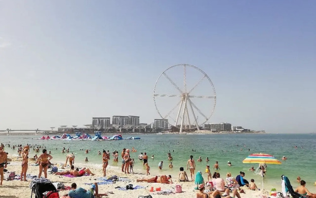 Urban Panda Hostel JBR Dubai