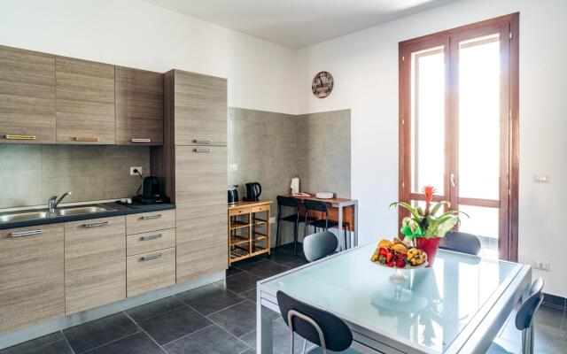 Welcomely - Senyera Apartment