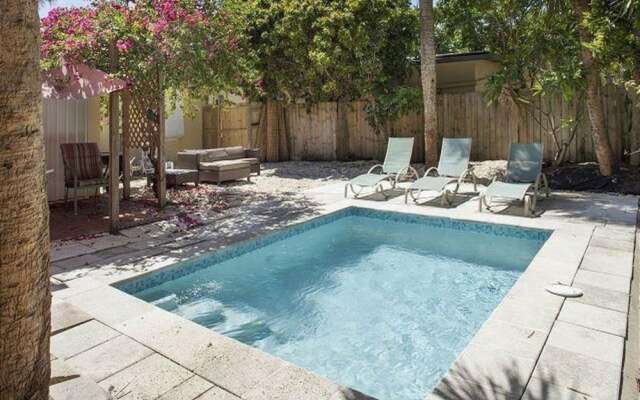 Florida Retreat with pool Sleeps 14