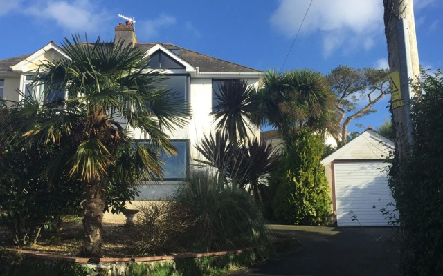 Sunnyview 5-bed House in Kingsbridge With Parking