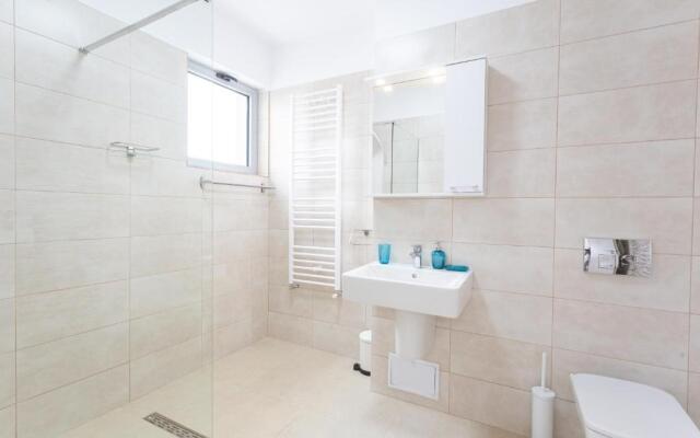 Sunny Olimp 3 ROOMS large apartment- by the sea