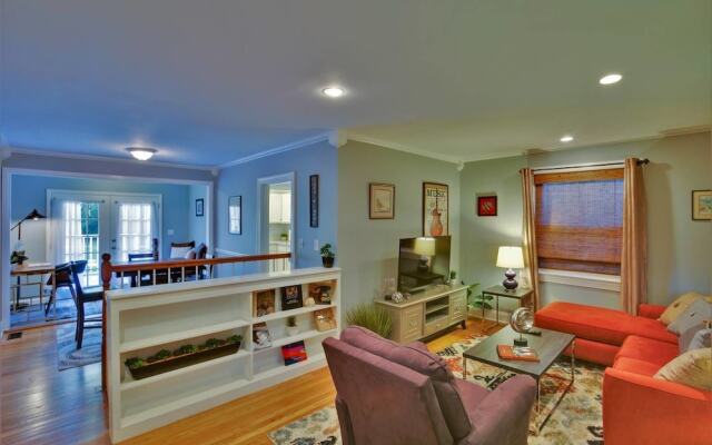 Charming 2br/1.5ba East Nashville Home by Domio