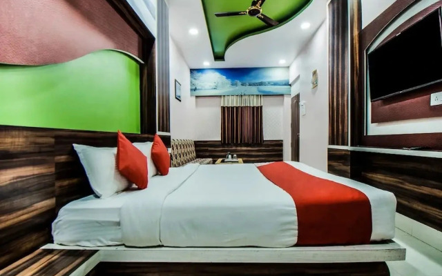 Oyo 28557 Hotel M V International