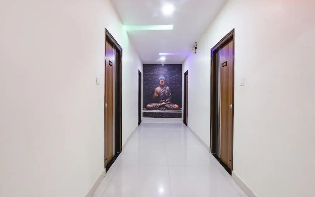 Fabhotel Royal Signature