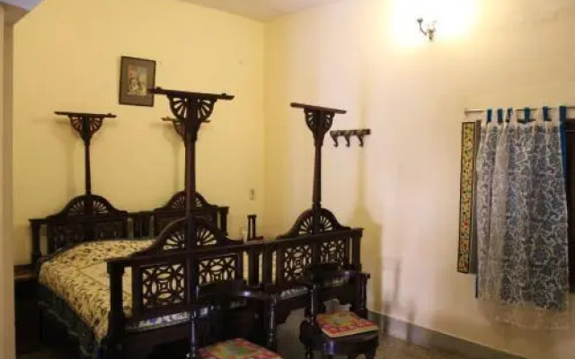 Ishwari Niwas Palace