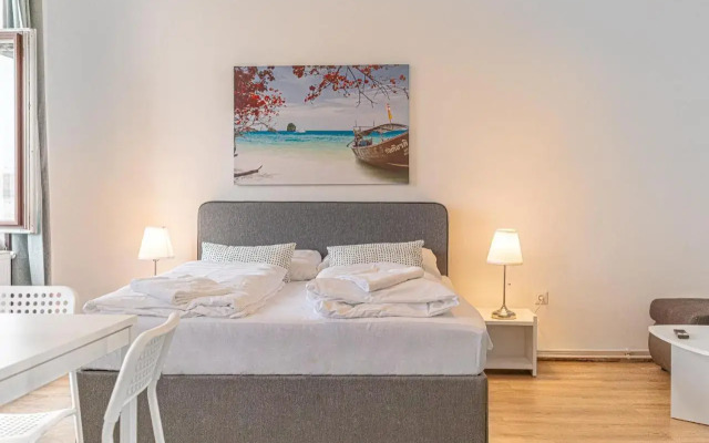 Pleasing 2BR Apt. AKH-Perfect for Groups