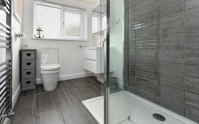 Bryn Rhosyn, 10 Cae Du