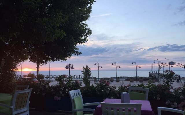Saymoz Hotel