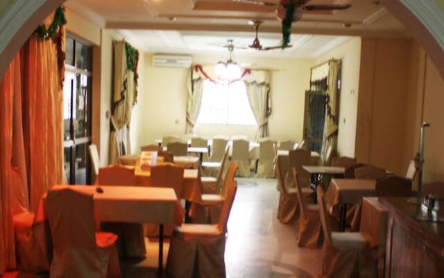 His Royal Vico Hotel