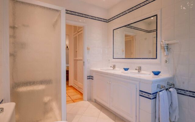 Luxurious, Detached Villa With Swimming Pool 10 Persons