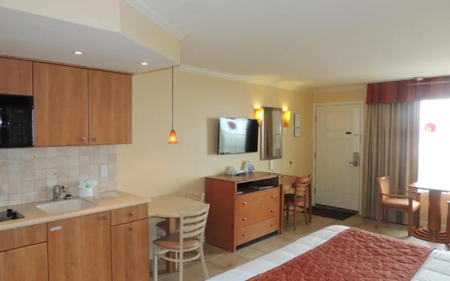 Fleur De Lis Beach Motel