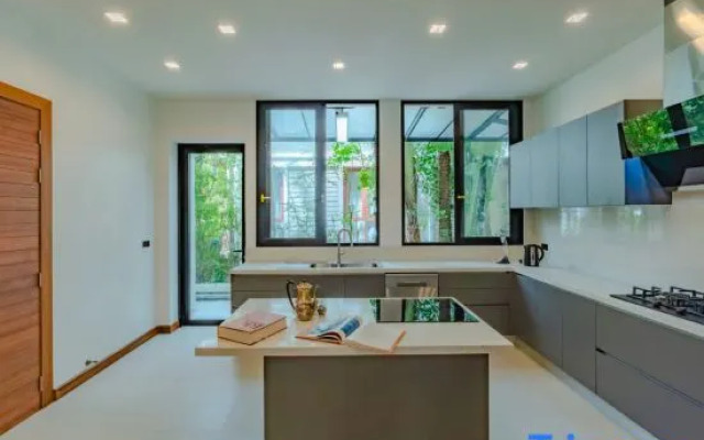 Villa Viola 7 Bedroom, Fully Staffed, on the Golf Course