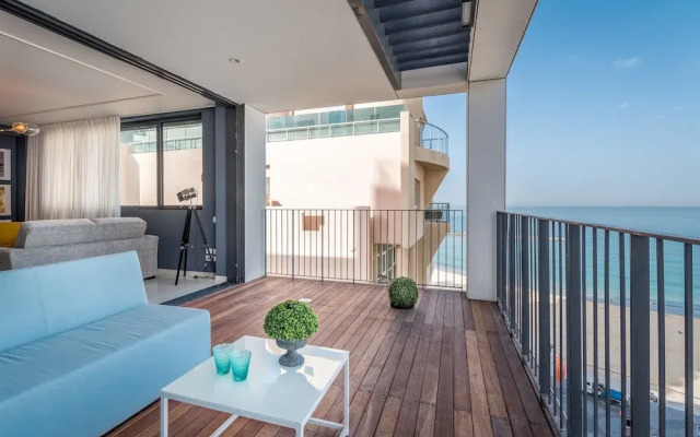 Front of Beach -Luxurious Residence