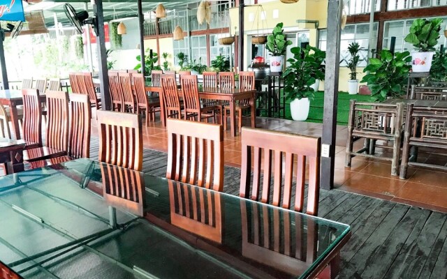 Vinh Gia Airport Lake View Hostel