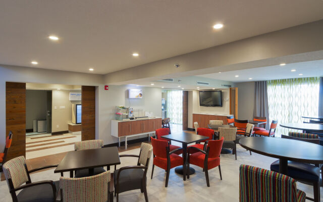 Holiday Inn Express & Suites San Antonio Medical-Six Flags, an IHG Hotel