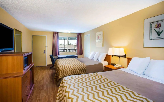 Travelodge by Wyndham Tacoma Near McChord AFB
