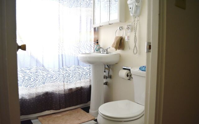 Sunny Westlake Suites by Metro