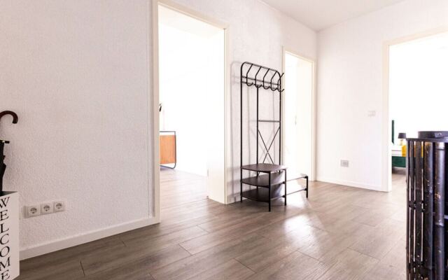 Apartment for 6 Modern Retreat