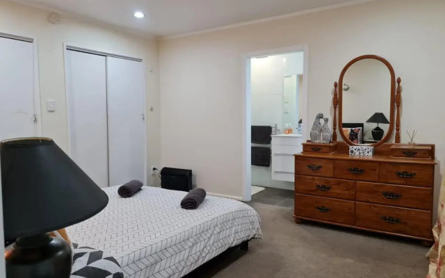 Hidden Gem and Entire Bungalow in Central hutt