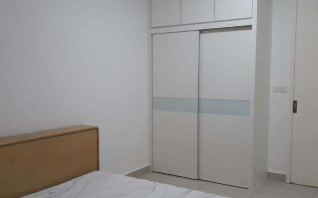 Woodsbury Suites 7722 Butterworth