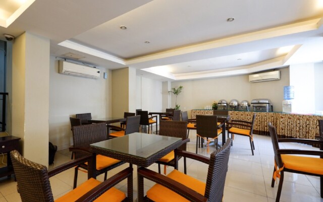 RedDoorz Plus @ Singosari Raya