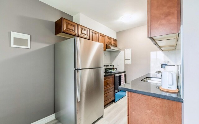 1BR King Apartment With Netflix- Near DT Hamilton