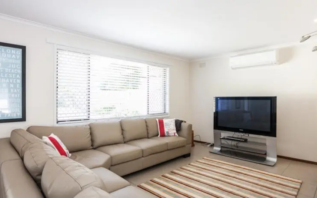 Torquay Retreats – Guest Rooms – Torquay