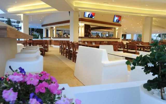 Adams Beach Hotel & Spa Deluxe Wing - Adults Only