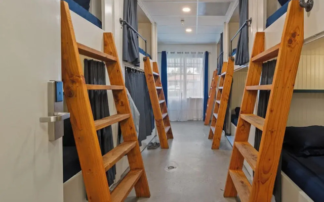 ITH Santa Barbara Beach Hostel