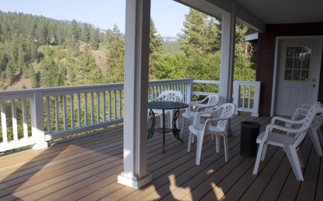 Hearthstone Elegant Lodge by the River