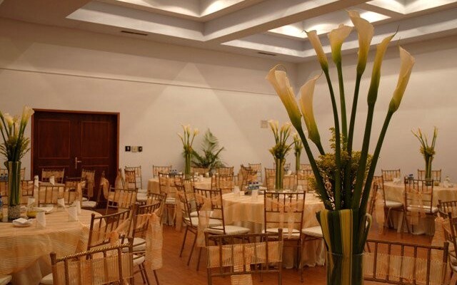 Hotel Cristina Suites