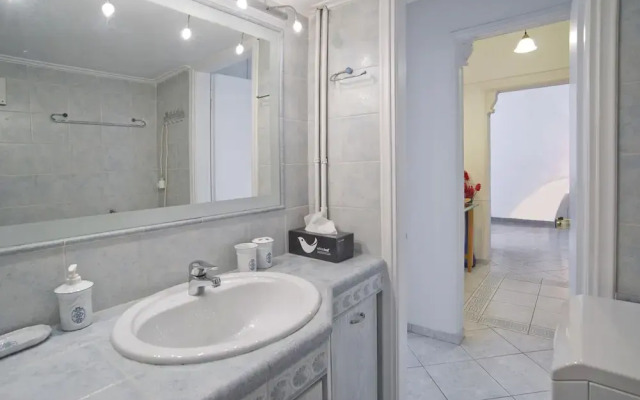Blue Nest in Dafni With 1 Bedrooms and 1 Bathrooms