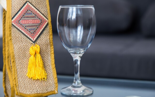 Sea View Apartments Pink & Floyd