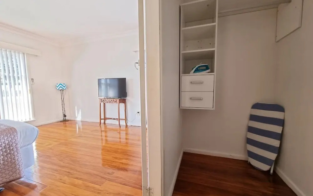 Cosy Unit by Airport - Heat Pump - WIFI