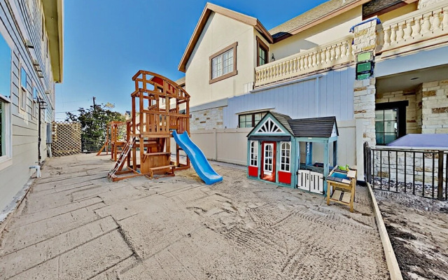1231Swat 7 Bedroom Home