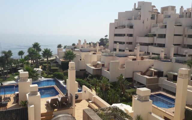 Beach Apartment With Spa & Gym