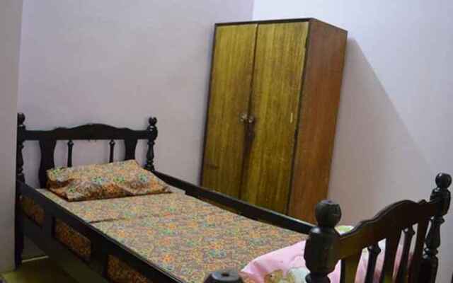 Senyum Senyum Holiday House