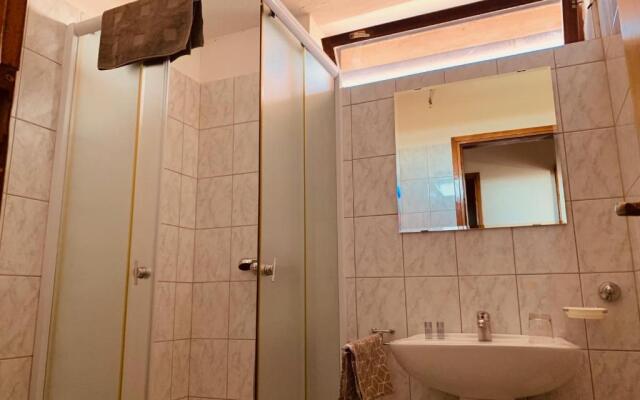 Room in Guest Room - Linc Rooms & Apartments