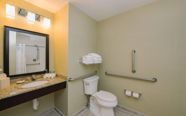 Holiday Inn Express & Suites Merrimack