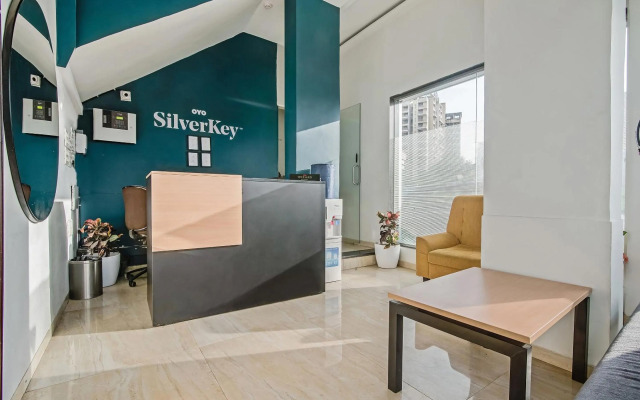 OYO SilverKey 76611 Nirsukh Palace