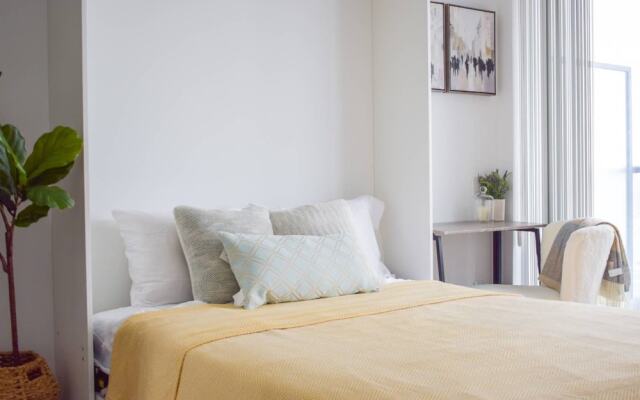Modern Downtown Studio With City Views Balcony