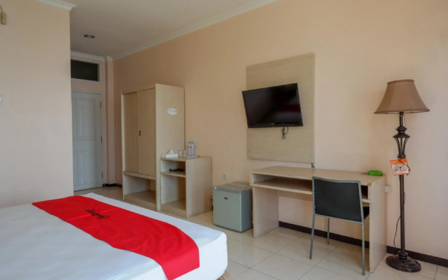 RedDoorz Plus Syariah @ Hotel Boulevard Luwuk