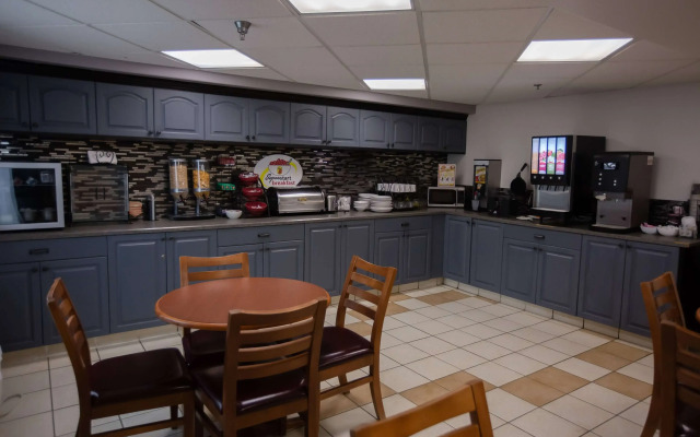 Super 8 by Wyndham Whitecourt