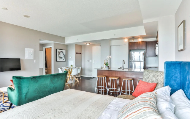 Liberty Village Condo w Parking