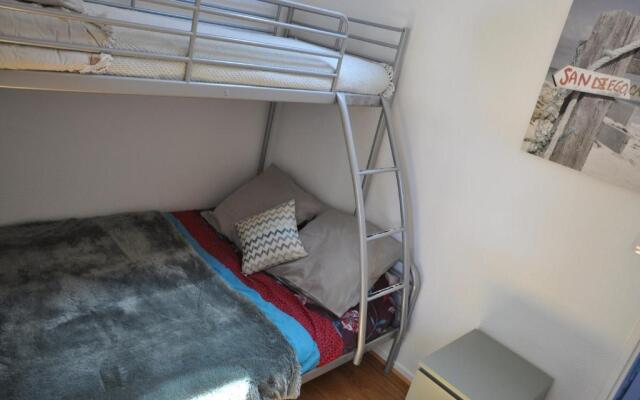 Très joli pavillon dans res avec piscine - 243631