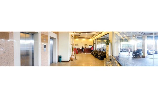 Crowne Garden Hotel