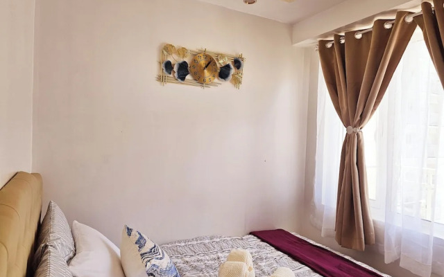 Hannah Crib at Shore Residences