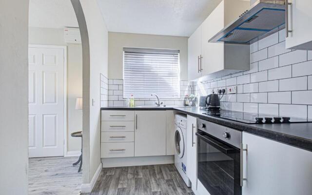 Windsor Burnham Ascot Haven Sleeps 4