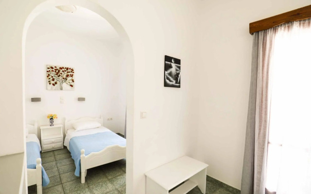 Finikas Hotel